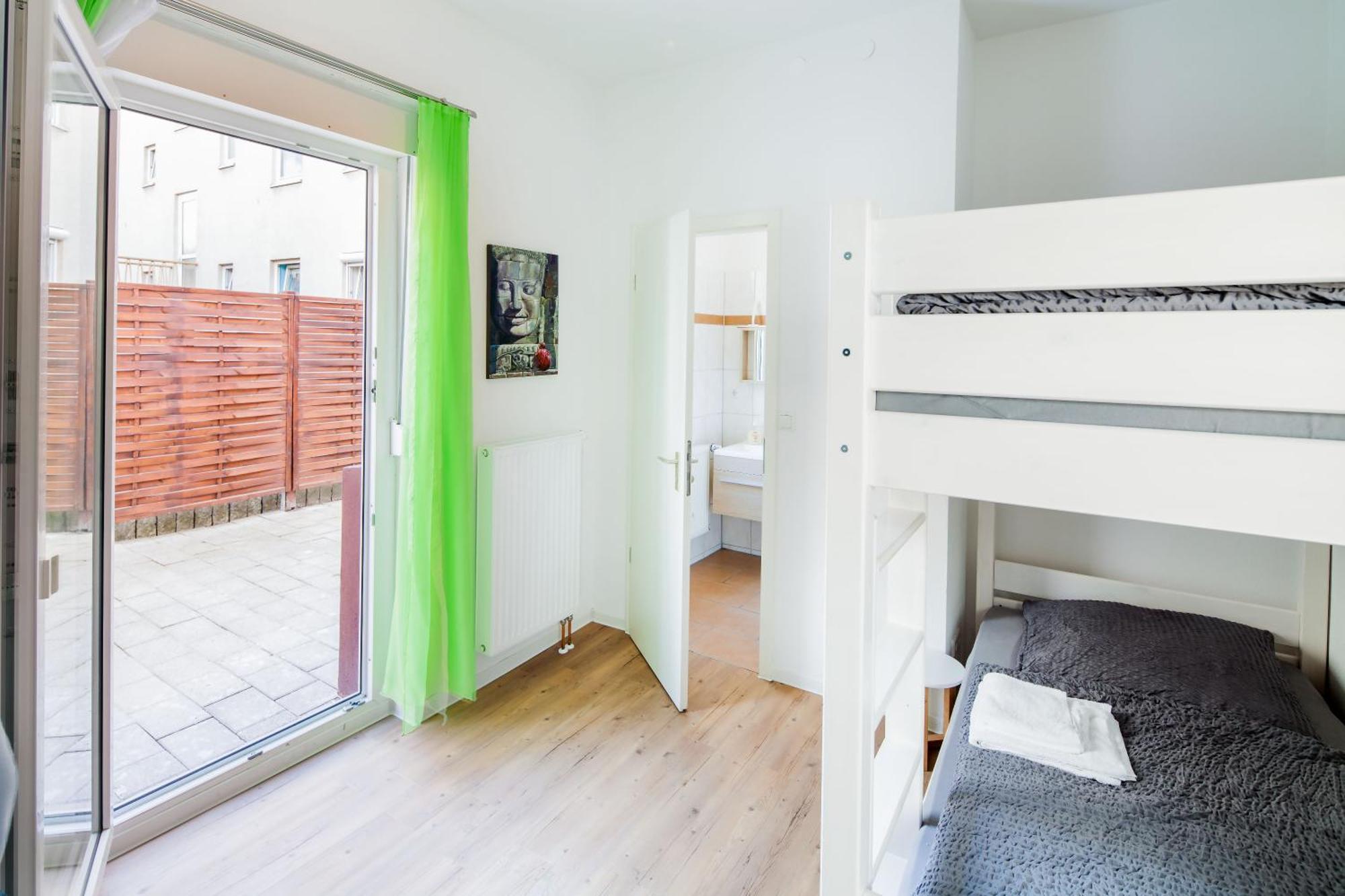 Secondhome Stuttgart - Moderne Grosse Wohnungen Nahe Der Hist Altstadt Von Esslingen An - Versch Groessen 8 - 11 - 19 Betten 埃斯林根 外观 照片
