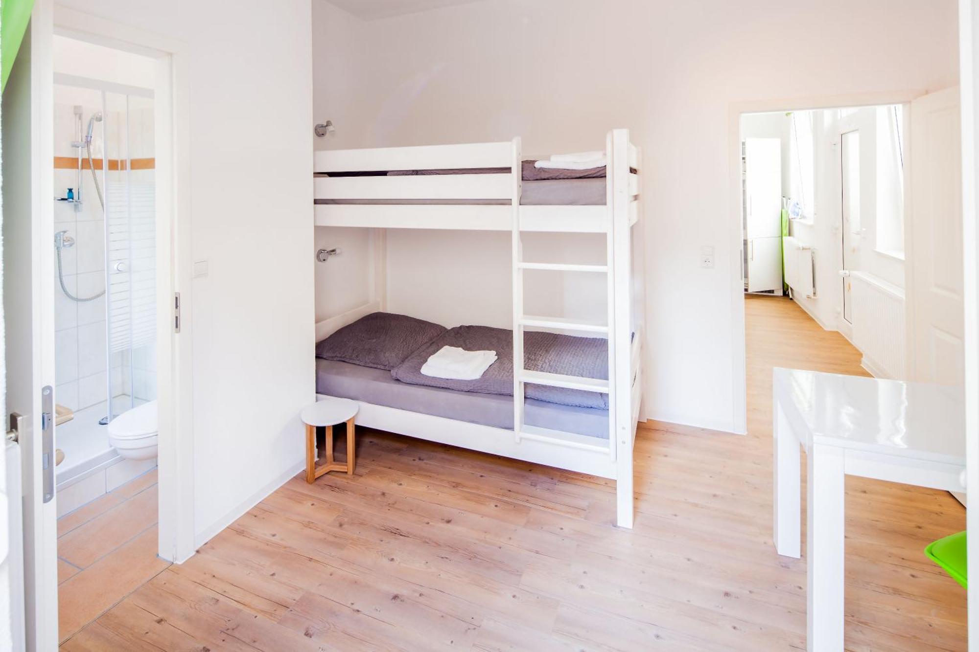 Secondhome Stuttgart - Moderne Grosse Wohnungen Nahe Der Hist Altstadt Von Esslingen An - Versch Groessen 8 - 11 - 19 Betten 埃斯林根 外观 照片