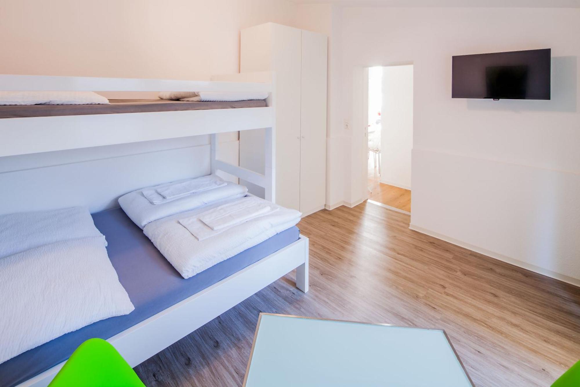 Secondhome Stuttgart - Moderne Grosse Wohnungen Nahe Der Hist Altstadt Von Esslingen An - Versch Groessen 8 - 11 - 19 Betten 埃斯林根 外观 照片